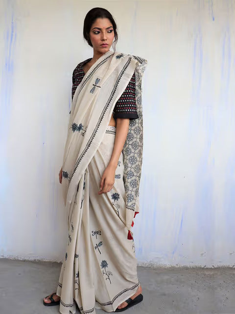 Chidiyaa Ivory Black Dragonfly Block Printed Cotton Mul Saree God with Unstitched Blouse
