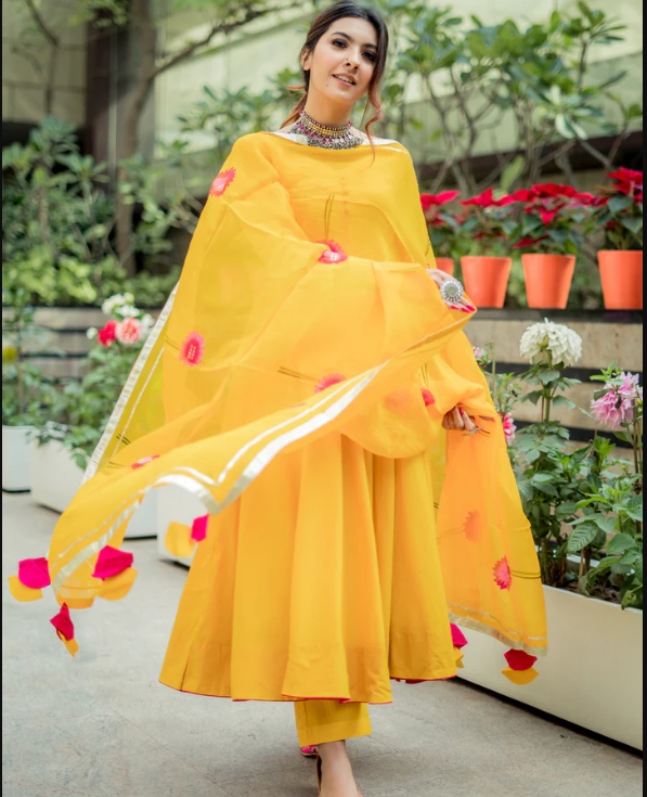 Aachho Women Yellow cotton Suit Set